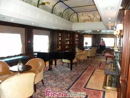 AZAMARA JOURNEY - piano bar